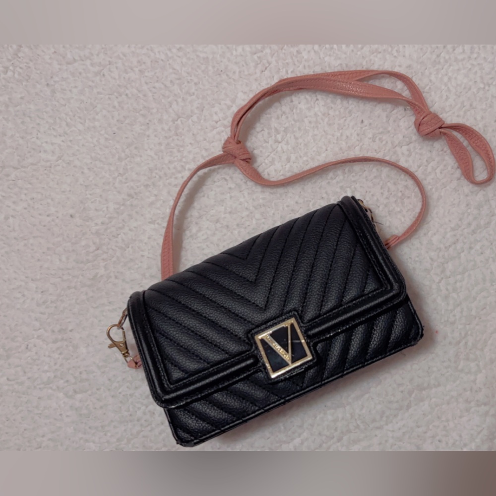 Victoria’s Secrets clutch